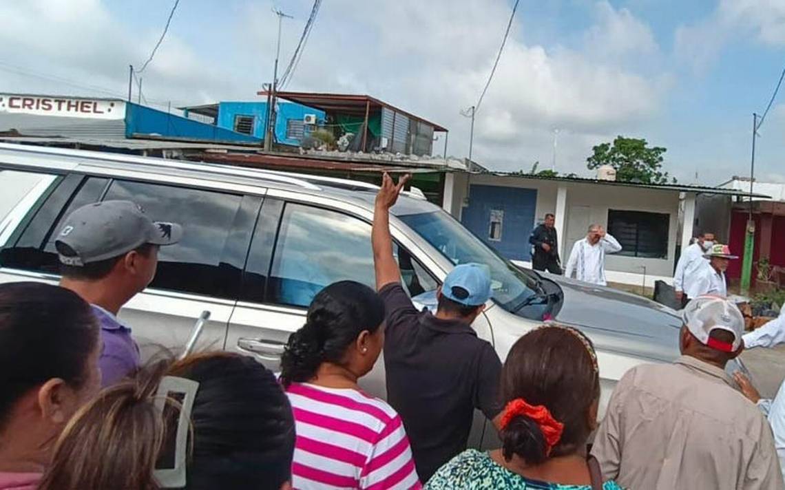 Huye Carlos Merino De Padres De Familia; Protestan Por Malas ...